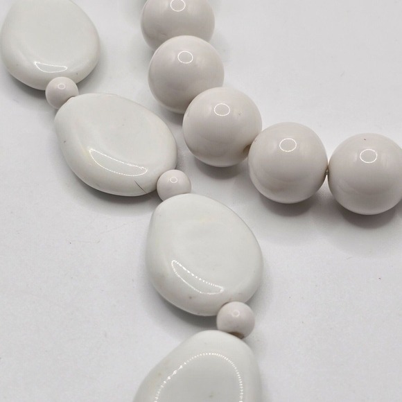 White Beaded Necklace Lot of 2 Womens Jewelry - Picture 3 of 7
